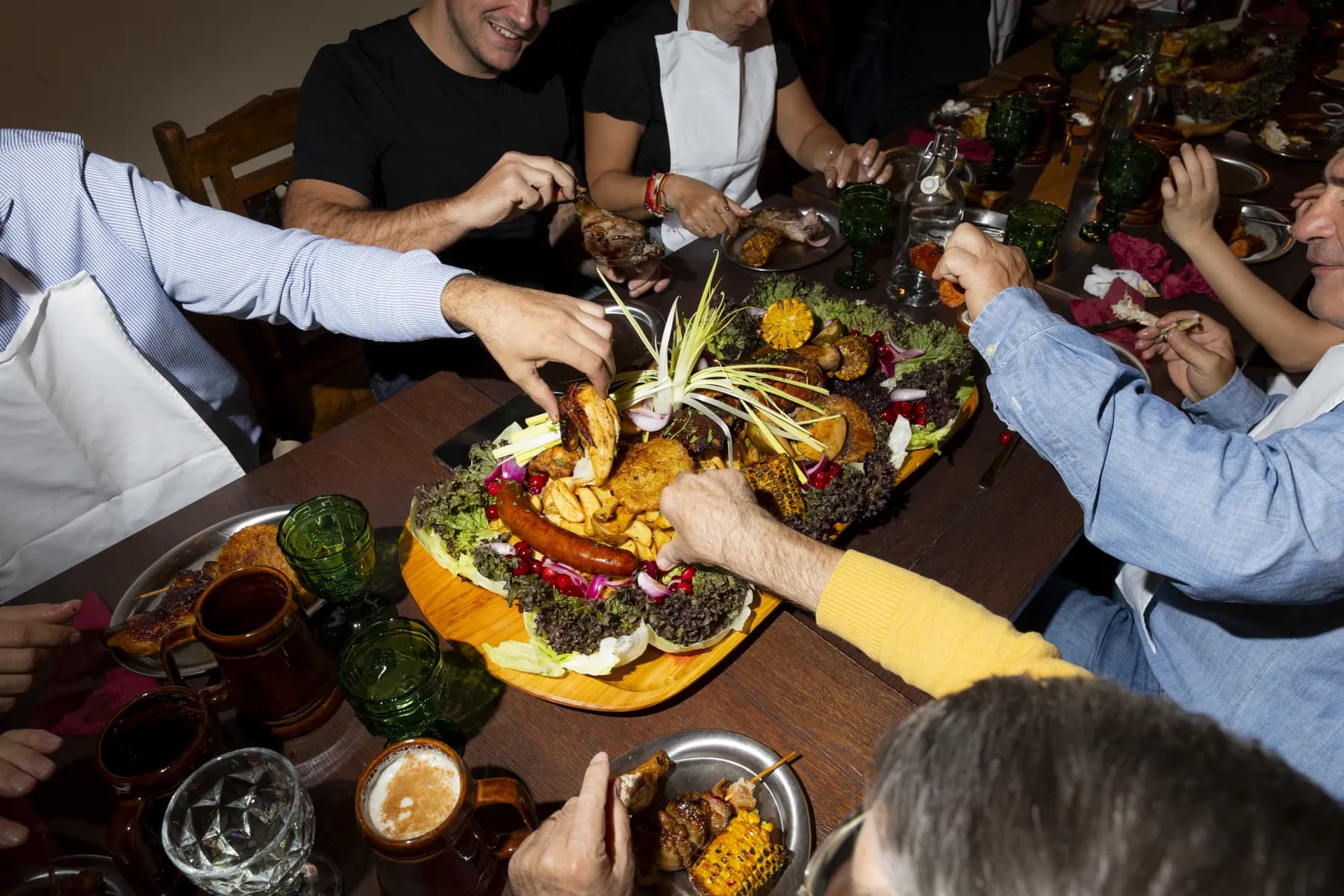 Friends sharing a medieval feasting platter at Apostolok